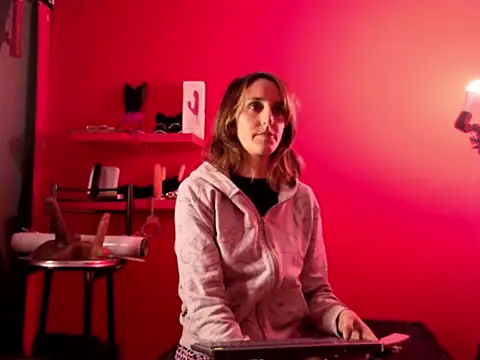 Snapshot of Ambar_Roux_ chatting on 12-18-25, 07:36 Ambar Roux online show from 12-18-25, 07:36