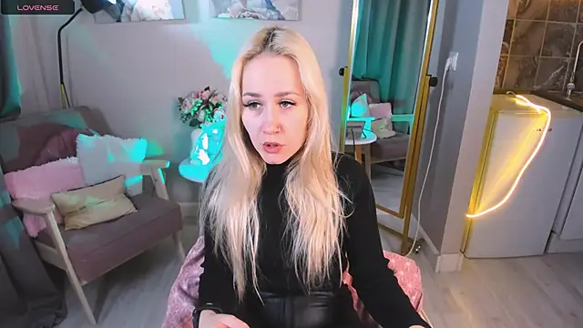 Snapshot of Bunny__of_love chatting on 12-13-24, 01:33 Bunny of love online show from 12-13-24, 01:33