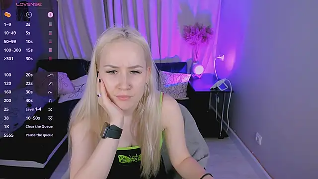 Snapshot of Bunny__of_love chatting on 01-24-25, 01:47 Bunny of love online show from 01-24-25, 01:47