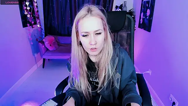 Snapshot of Bunny__of_love chatting on 02-12-25, 01:37 Bunny of love online show from 02-12-25, 01:37