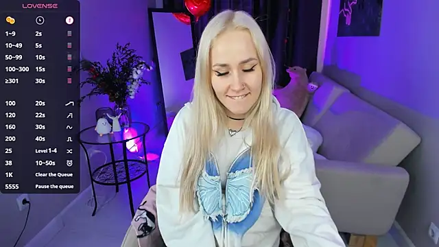 Snapshot of Bunny__of_love chatting on 02-19-25, 01:28 Bunny of love online show from 02-19-25, 01:28