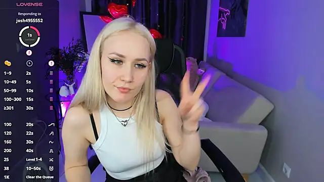 Snapshot of Bunny__of_love chatting on 02-19-25, 04:33 Bunny of love online show from 02-19-25, 04:33