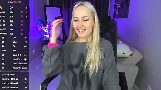 Snapshot of Bunny__of_love chatting on 03-18-25, 01:42 Bunny of love online show from 03-18-25, 01:42