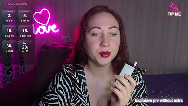 Snapshot of KellyCrystall chatting on 09-24-25, 06:06 KellyCrystall online show from 09-24-25, 06:06