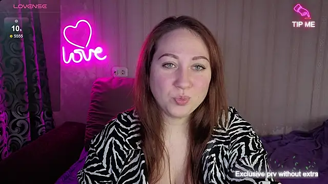 Snapshot of KellyCrystall chatting on 11-07-25, 04:23 KellyCrystall online show from 11-07-25, 04:23