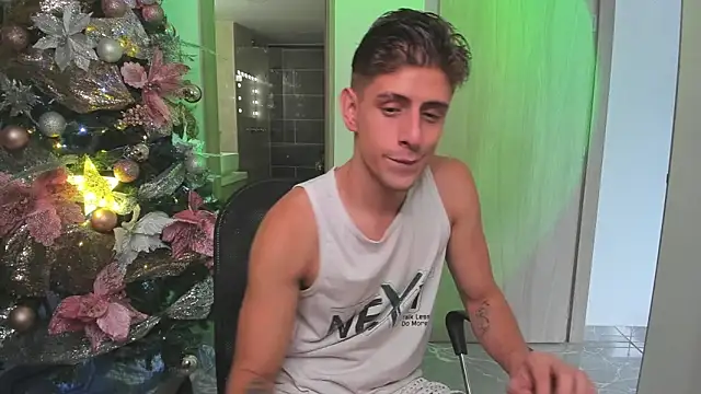 Snapshot of Jasperjoness chatting on 12-16-24, 08:58 Jasperjoness online show from 12-16-24, 08:58