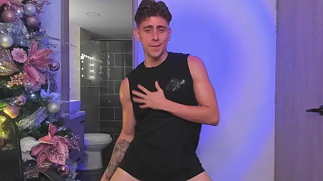 Snapshot of Jasperjoness chatting on 12-17-24, 12:01 Jasperjoness online show from 12-17-24, 12:01