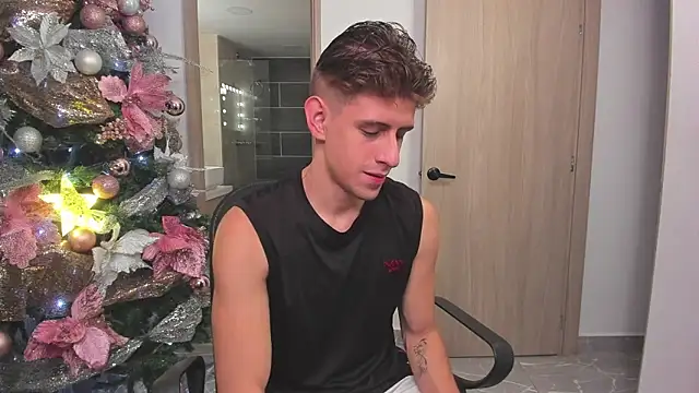 Snapshot of Jasperjoness chatting on 12-17-24, 10:12 Jasperjoness online show from 12-17-24, 10:12