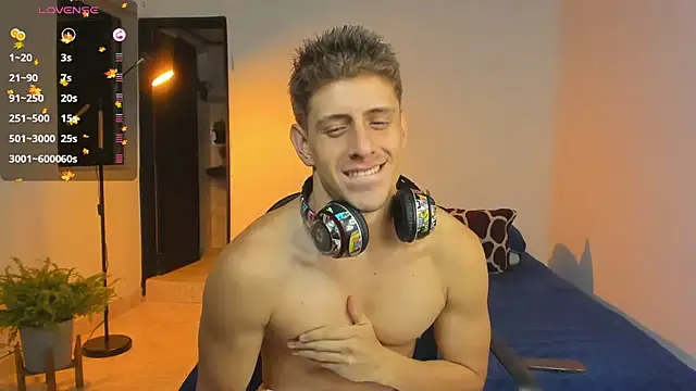 Snapshot of Jasperjoness chatting on 10-22-25, 06:02 Jasperjoness online show from 10-22-25, 06:02