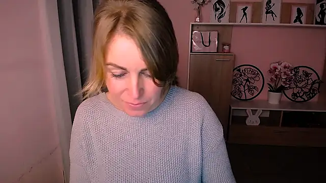Snapshot of Hot_Milady chatting on 12-23-24, 08:22 Hot Milady online show from 12-23-24, 08:22