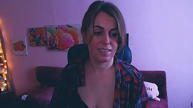 Snapshot of Hot_Milady chatting on 02-13-25, 08:06 Hot Milady online show from 02-13-25, 08:06