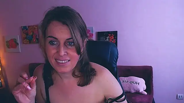 Snapshot of Hot_Milady chatting on 02-13-25, 11:17 Hot Milady online show from 02-13-25, 11:17
