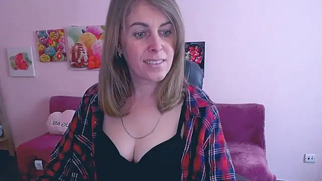 Snapshot of Hot_Milady chatting on 03-18-25, 08:03 Hot Milady online show from 03-18-25, 08:03