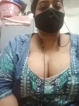 Snapshot of zeepe19 chatting on 05-16-26, 11:53 zeepe19 online show from 05-16-26, 11:53
