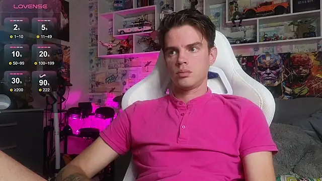 Snapshot of Mike_Burn chatting on 10-07-25, 12:13 Mike Burn online show from 10-07-25, 12:13