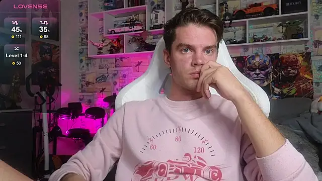 Snapshot of Mike_Burn chatting on 10-08-25, 12:03 Mike Burn online show from 10-08-25, 12:03