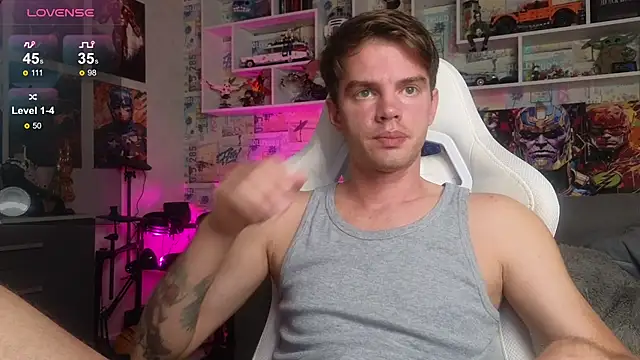 Snapshot of Mike_Burn chatting on 10-13-25, 12:05 Mike Burn online show from 10-13-25, 12:05