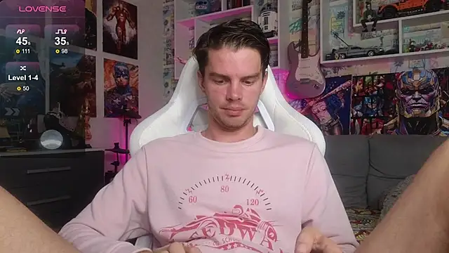 Snapshot of Mike_Burn chatting on 10-16-25, 11:55 Mike Burn online show from 10-16-25, 11:55