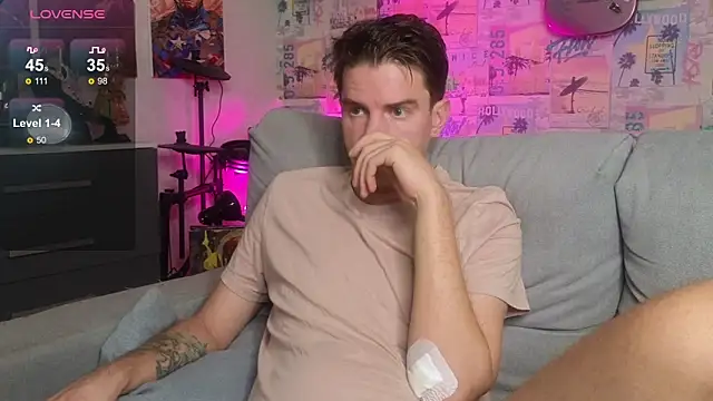 Snapshot of Mike_Burn chatting on 10-26-25, 12:00 Mike Burn online show from 10-26-25, 12:00