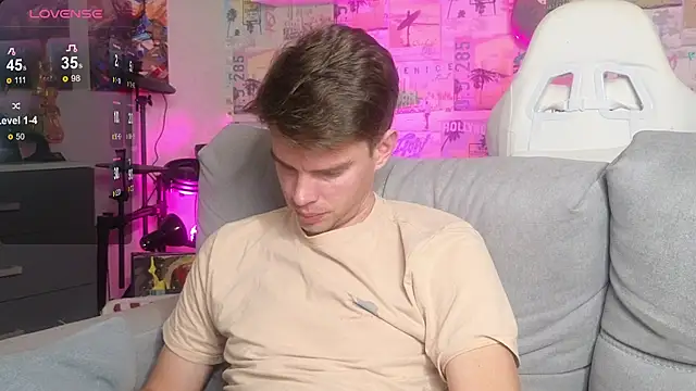 Snapshot of Mike_Burn chatting on 11-04-25, 04:06 Mike Burn online show from 11-04-25, 04:06