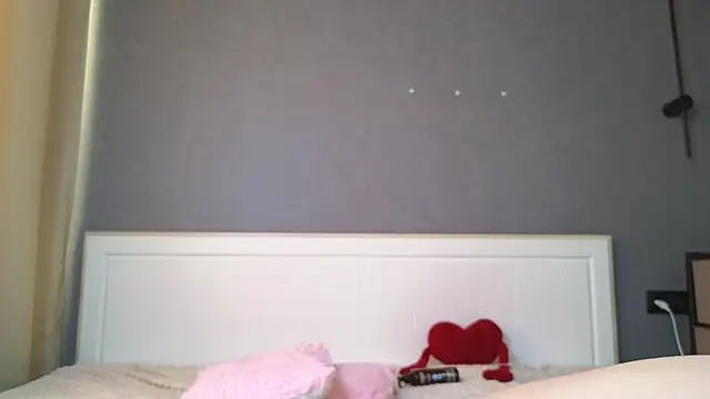 Snapshot of Your_Auggie chatting on 03-12-25, 02:12 Your Auggie online show from 03-12-25, 02:12