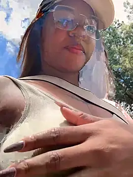 tiana nave online show from 10-12-25, 04:17