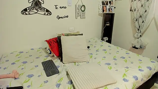 barbaara   online show from 10-20-25, 03:12