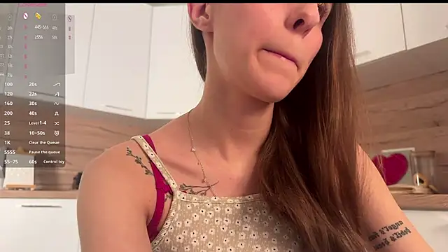 Snapshot of HellPeach chatting on 12-22-25, 04:26 HellPeach online show from 12-22-25, 04:26