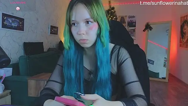 Snapshot of 812sunflowerinahat chatting on 12-18-24, 03:11 812sunflowerinahat online show from 12-18-24, 03:11