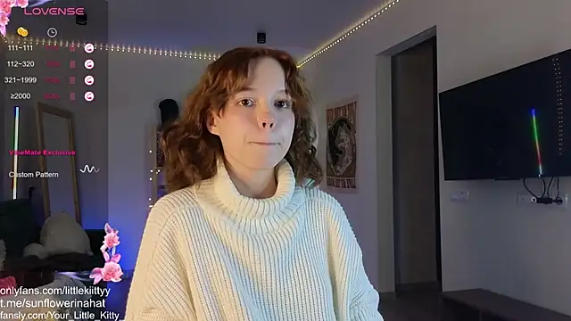 Snapshot of 812sunflowerinahat chatting on 10-28-25, 02:09 812sunflowerinahat online show from 10-28-25, 02:09