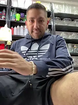 JuanZapata33 online show from 01-30-25, 06:21