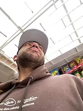 JuanZapata33 online show from 02-03-25, 06:39