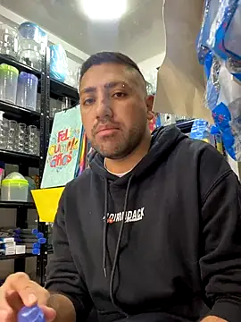 JuanZapata33 online show from 09-28-25, 09:09