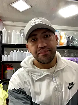 JuanZapata33 online show from 11-25-25, 07:25