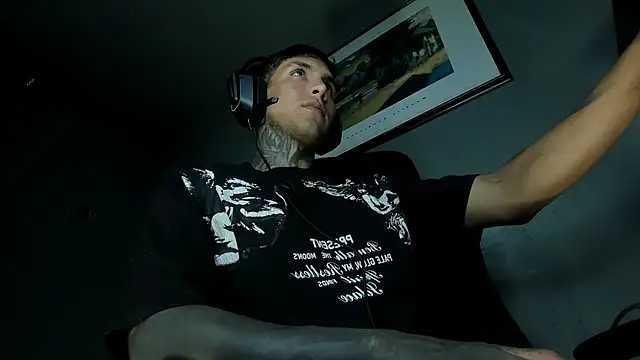 Travistanner 28 online show from 05-12-26, 01:36