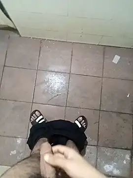 Snapshot of weeif chatting on 12-28-24, 12:57 weeif online show from 12-28-24, 12:57