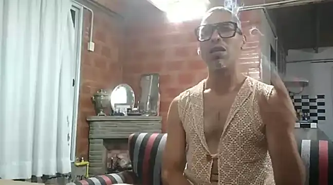 Boy-Bug online show from 12-25-24, 06:31