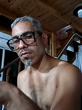 Boy-Bug online show from 12-30-24, 12:32