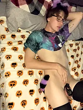 YourFavTwinkie online show from 09-29-25, 05:12