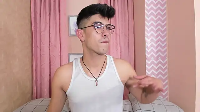 Snapshot of Ryan_Clark_ chatting on 12-18-24, 08:36 Ryan Clark online show from 12-18-24, 08:36