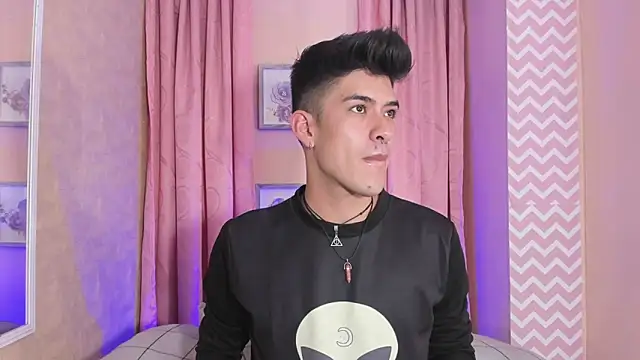 Snapshot of Ryan_Clark_ chatting on 01-07-25, 07:28 Ryan Clark online show from 01-07-25, 07:28