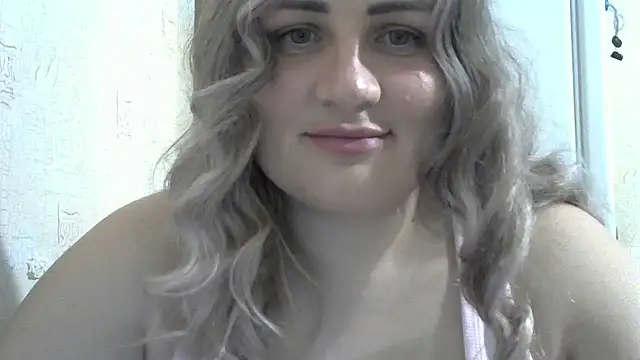 Snapshot of Honeydew-Waves chatting on 06-24-26, 06:18 Honeydew-Waves online show from 06-24-26, 06:18