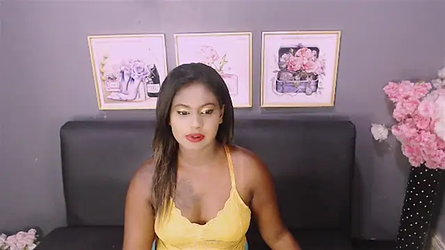 Snapshot of Littleindianmilf chatting on 01-08-25, 09:00 Littleindianmilf online show from 01-08-25, 09:00
