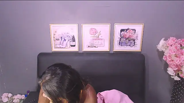 Snapshot of Littleindianmilf chatting on 01-17-25, 08:34 Littleindianmilf online show from 01-17-25, 08:34