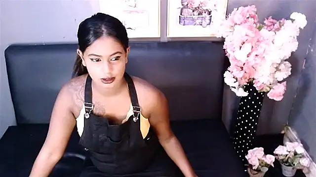 Snapshot of Littleindianmilf chatting on 02-25-25, 07:52 Littleindianmilf online show from 02-25-25, 07:52