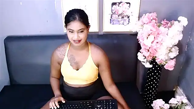 Snapshot of Littleindianmilf chatting on 02-25-25, 11:19 Littleindianmilf online show from 02-25-25, 11:19