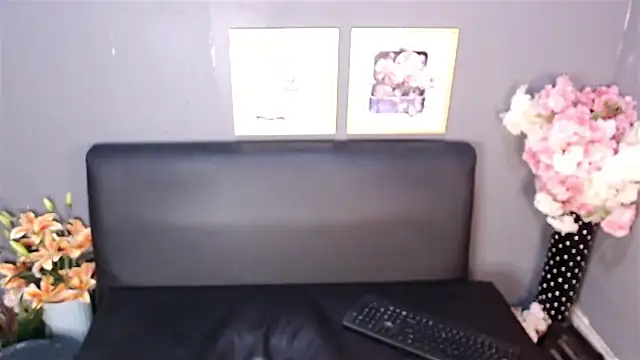 Snapshot of Littleindianmilf chatting on 03-05-25, 08:54 Littleindianmilf online show from 03-05-25, 08:54