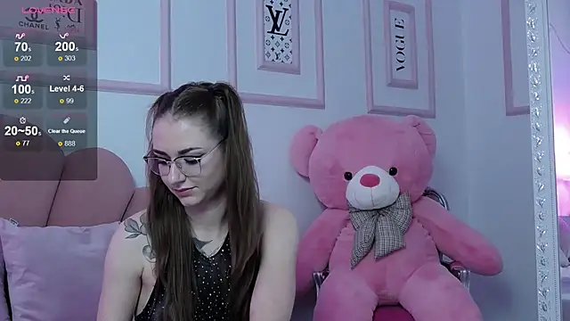 Snapshot of Abby__White chatting on 01-18-25, 08:40 Abby White online show from 01-18-25, 08:40