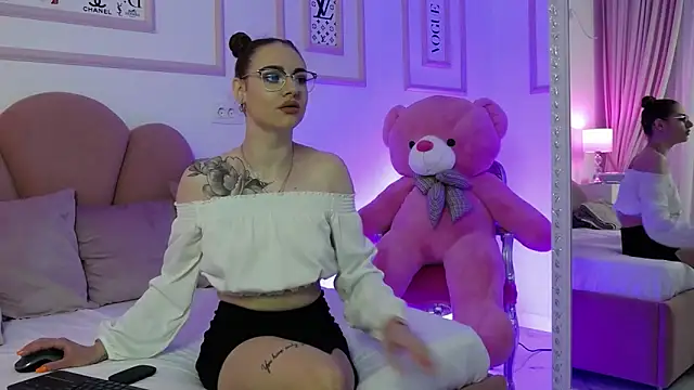 Snapshot of Abby__White chatting on 01-28-25, 05:03 Abby White online show from 01-28-25, 05:03