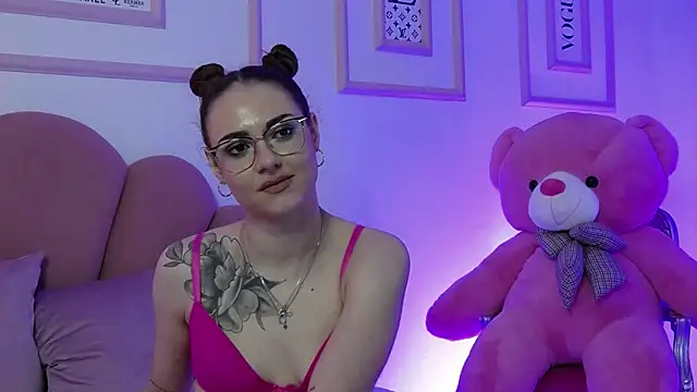 Snapshot of Abby__White chatting on 01-28-25, 11:17 Abby White online show from 01-28-25, 11:17
